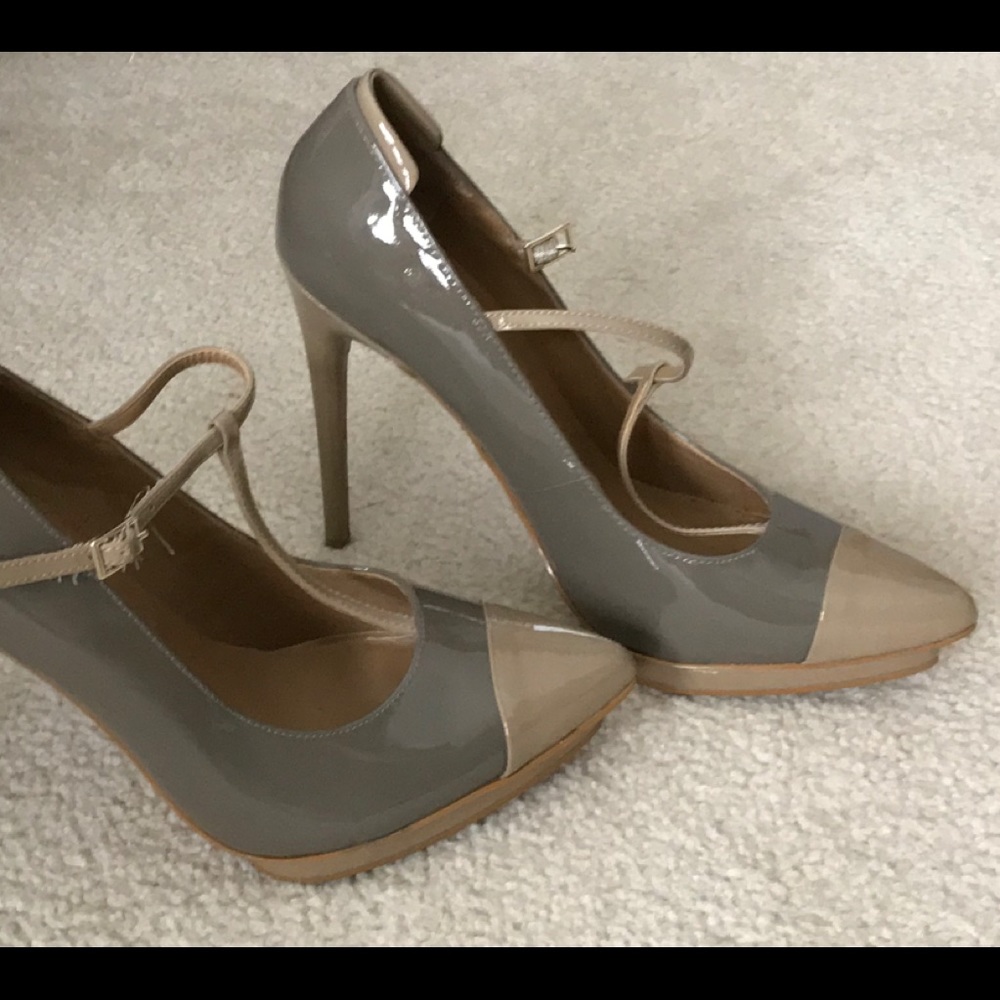 Women’s platform high-heel dress shoe, size 7